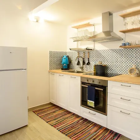 CENTRAL STATION APARTMENTS - Fanale Rentals-3